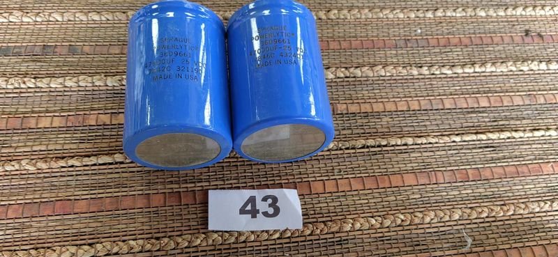 Juego de 2 Capacitores Sprague Powerlytic 47000uF 25VDC