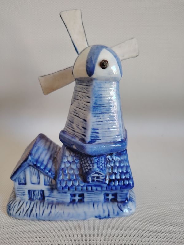 Casita con molino típico holandés de porcelana azul y blanca - imagen 2