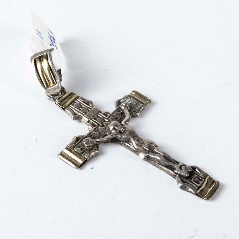 Cruz de plata con cadena de oro - Un artículo religioso hermoso - imagen 2