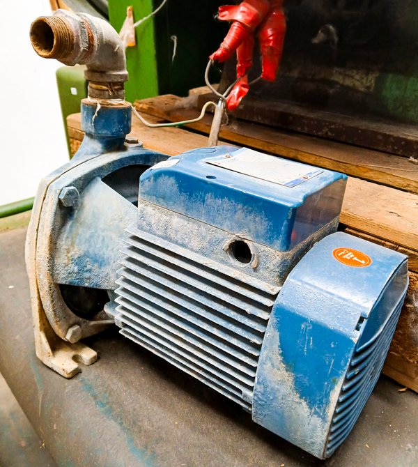 Bomba trifasica Pedrollo de 1.5 HP - imagen 1