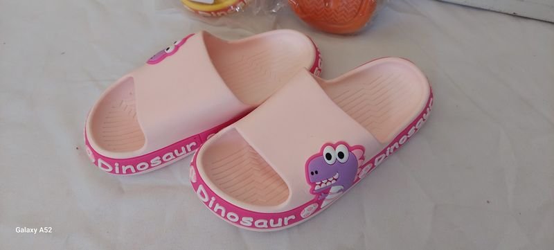 Zapatillas infantiles con diseño de dinosaurio - imagen 3