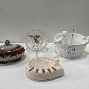 Lote siguiente: Fuente Enlozada con Pajaritos, Cenicero y Fuente con Tapa
