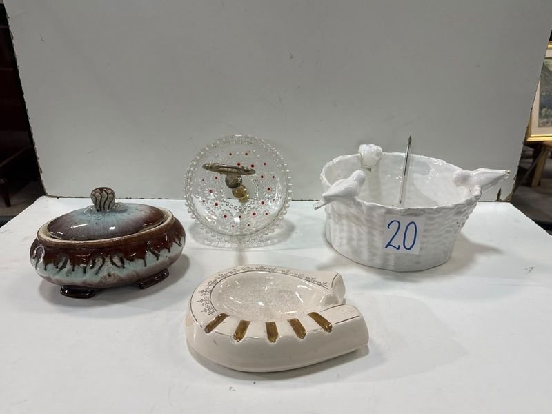 Fuente Enlozada con Pajaritos, Cenicero y Fuente con Tapa