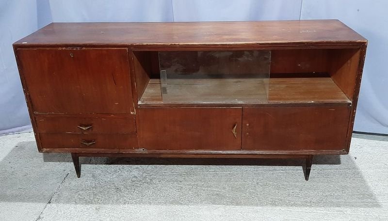 Bargueno de madera con 3 puertas, 2 cajones y vitrina