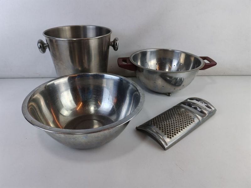 Lote siguiente: Varios Utensilios de Cocina en Metal