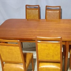 Lote anterior: Mesa Extensible Estilo Americano con 6 Sillas Tapizadas