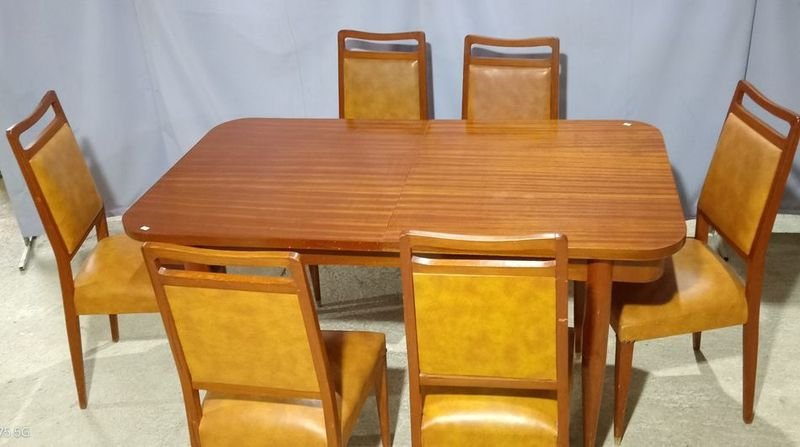 Mesa Extensible Estilo Americano con 6 Sillas Tapizadas