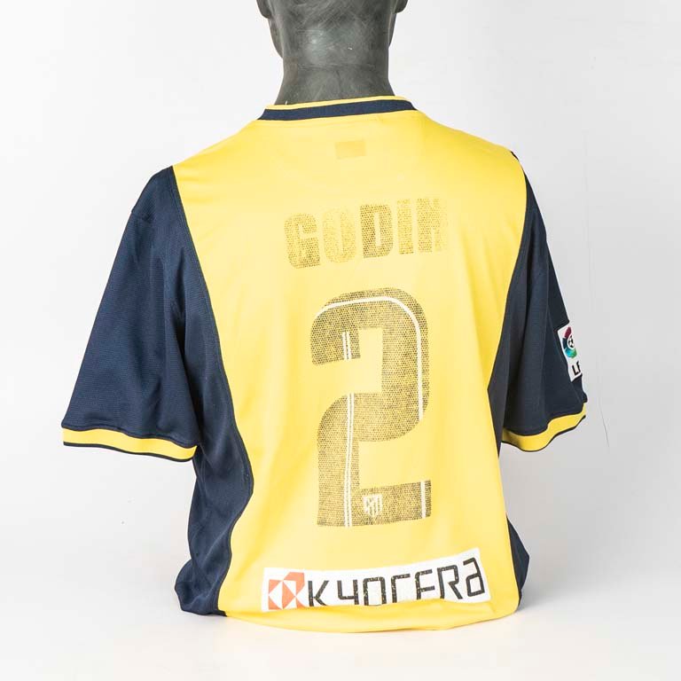 Camiseta de Atlético de Madrid de utilería marca Nike N°2 de Diego Godín segunda equipación del año 2013 - imagen 2