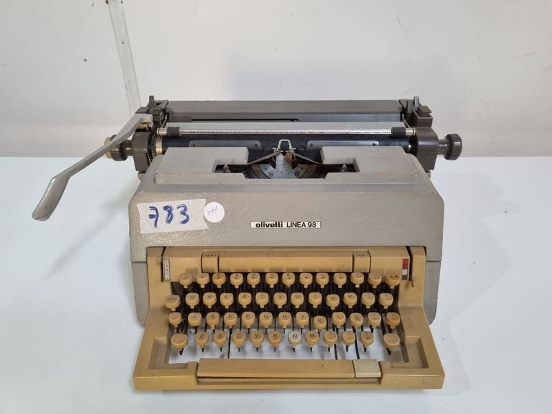 Lote anterior: Máquina de escribir Olivetti Linea 98