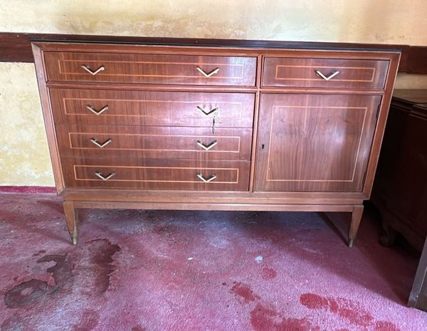 Mueble de estilo americano con vidrio en la mesada - imagen 4