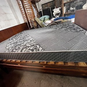 Lote siguiente: Colchón de 2 Plazas con Diseño Ornamental