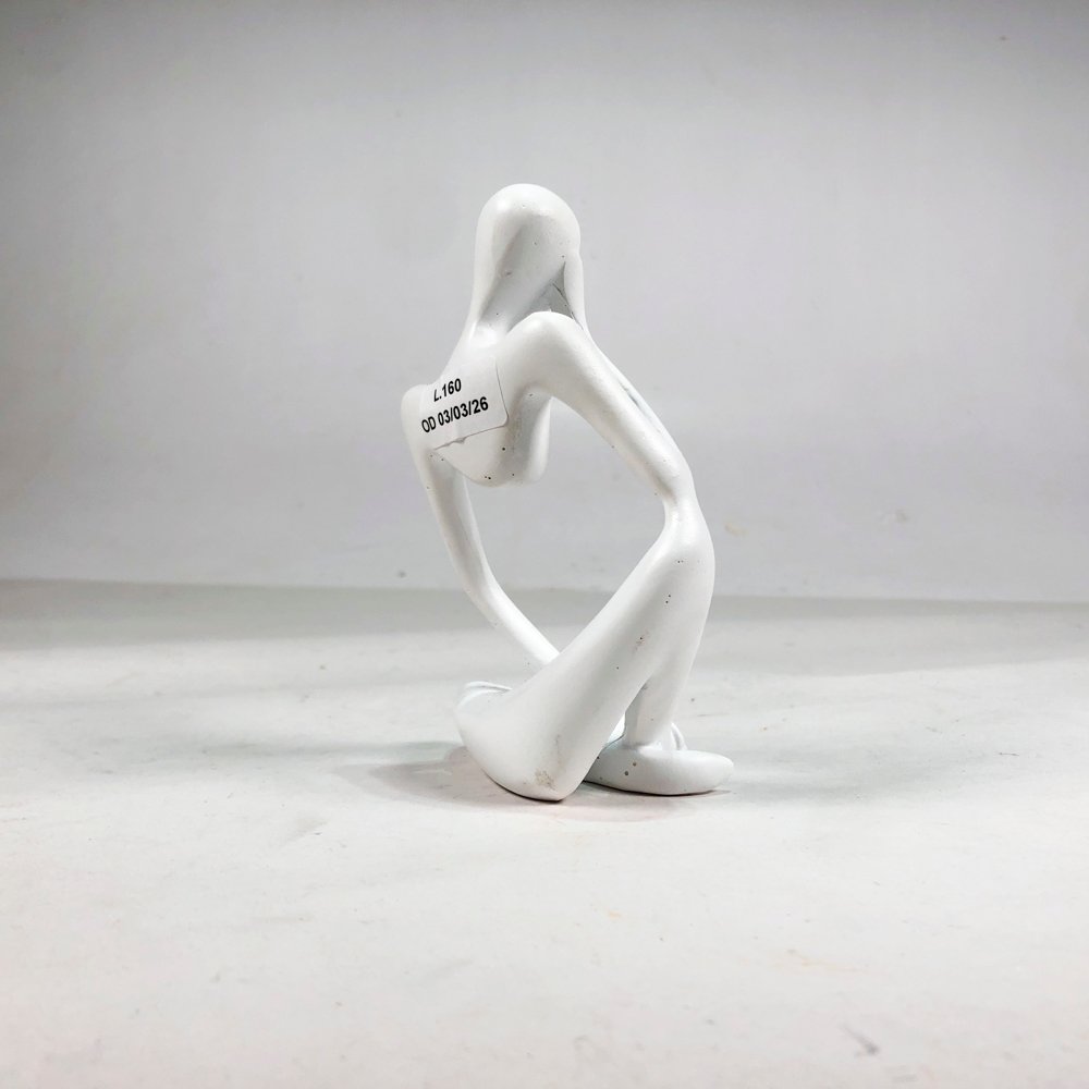 Figura en cerámica sentada con piernas cruzadas - imagen 3