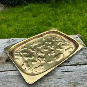 Bandeja Decorativa de Bronce con Diseño Floral - imagen 2