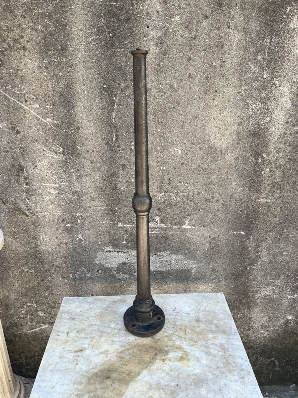 Antiguo pasamano de hierro fundido para planchar