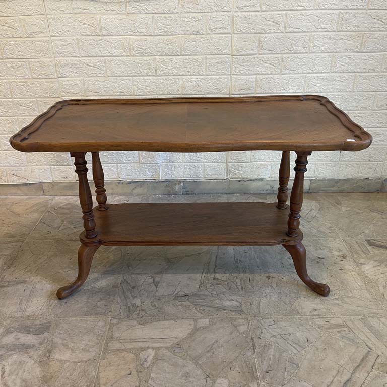 Lote anterior: Mesa de living inglesa Chippendale en cedro - Medidas: 90x46x54cm