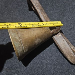 Cencerro Antiguo de Bronce con Correa de Cuero - imagen 7