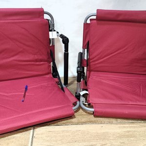 Lote siguiente: Lote de 2 Sillas Plegables Bajas Rojas Acolchadas para Playa o Estadio