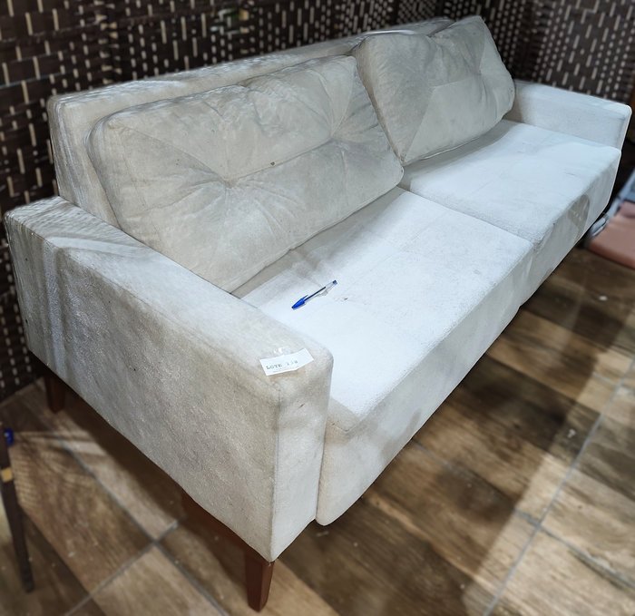 Sofá de tres cuerpos en tela, con almohadones lavables y patas de madera - imagen 3