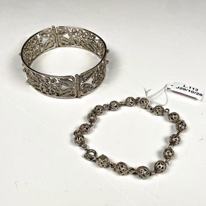 Lote anterior: Dos Pulseras de Metal Filigrana