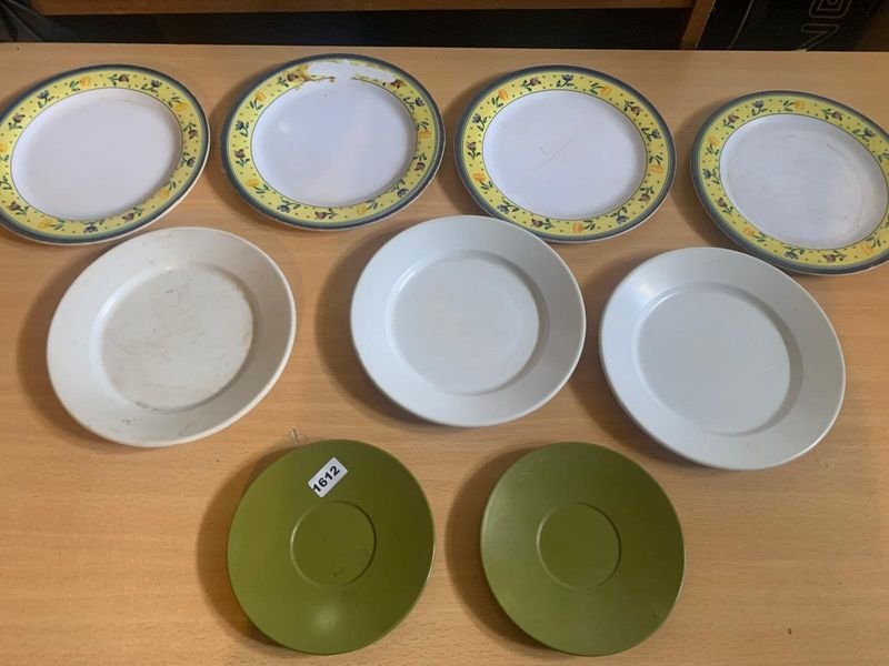 Lote anterior: Lotes de platos cerámicos con diseños florales
