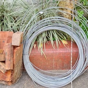 Rollo de Alambre Galvanizado y Maderas Varias - imagen 2