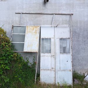 Lote anterior: Puerta Doble de Hierro con Vidrios Fijos Laterales