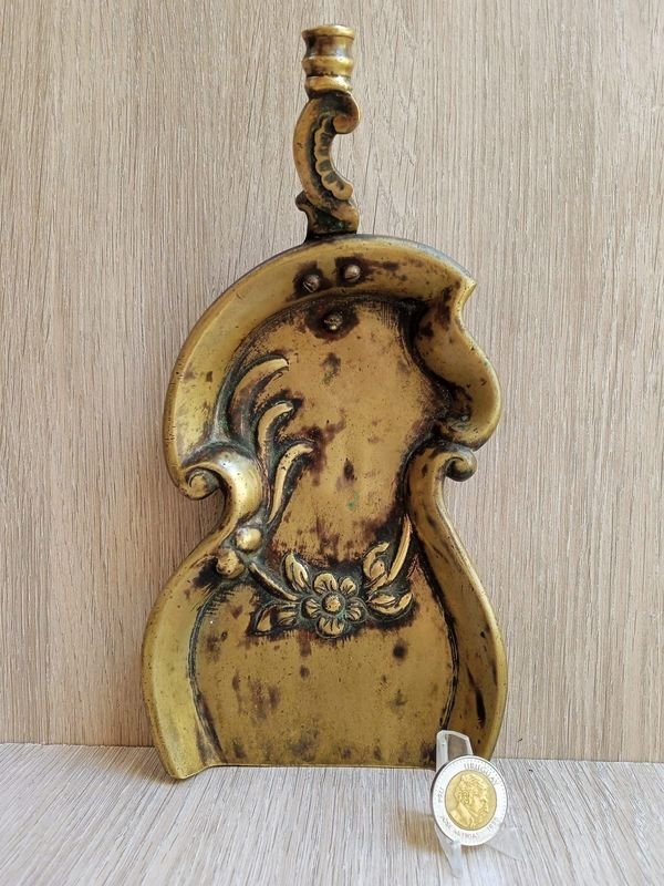 Lote siguiente: Pala de Bronce con Diseño Art Nouveau