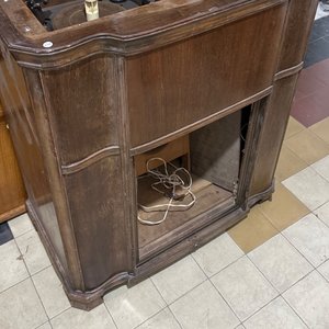 Lote anterior: Radio Tocadiscos Antiguo de Madera