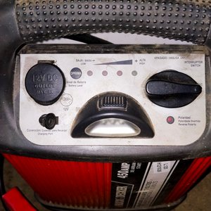Arrancador de Batería Black & Decker 450 Amps - imagen 2