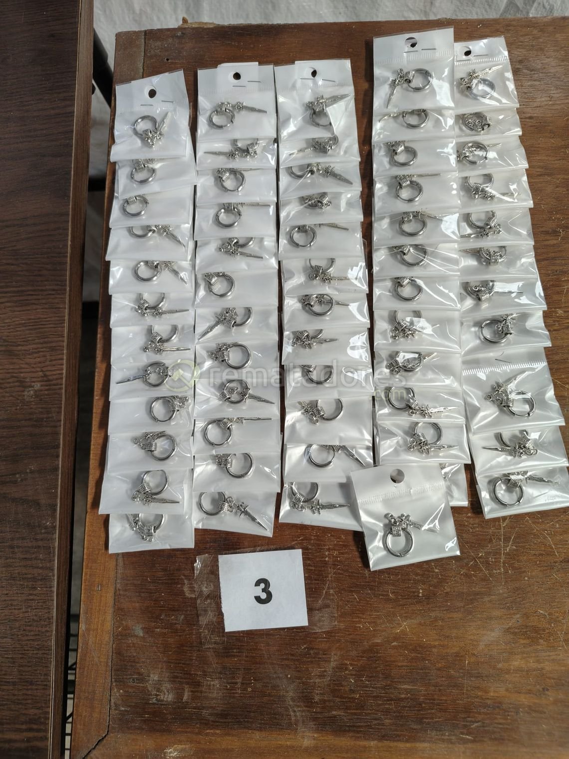 Lote de Aros y Dijes Plateados para Mujer