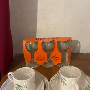 Lote anterior: Set de 3 Copas de Vino y 2 Tazas de Café con Platillos