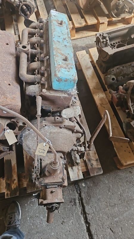 Motor Chevrolet 6 Cilindros con Caja de Cambios y Periféricos