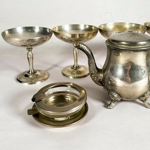 Conjunto de 10 piezas: 6 copas para helado, cafetera, azucarero, cremero y cenicero metálicos - imagen 2