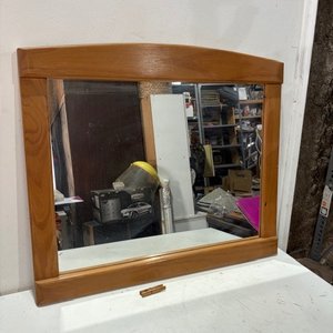 Lote anterior: Espejo de Madera Rectangular con Marco Curvo