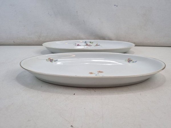 L 291 - 2 Piezas - Par de atractivas fuentes ovaladas para mesa, en fina porcelana de la firma 'Real S. Paulo Made In Brazil', con delicada decoración floral policromada y filete dorado en los bordes - imagen 1