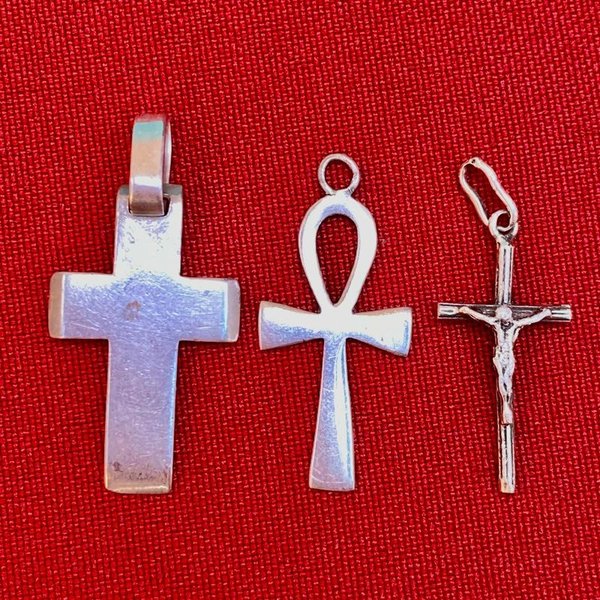 Tres crucifijos de Plata en excelente condición - imagen 1