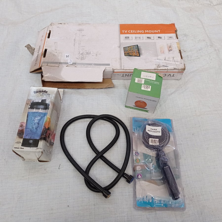 Cuatro piezas: jarra + teléfono de ducha + soporte de pie para TV + aromatizador.
