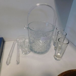 Lote anterior: Hielera con accesorios y vasos
