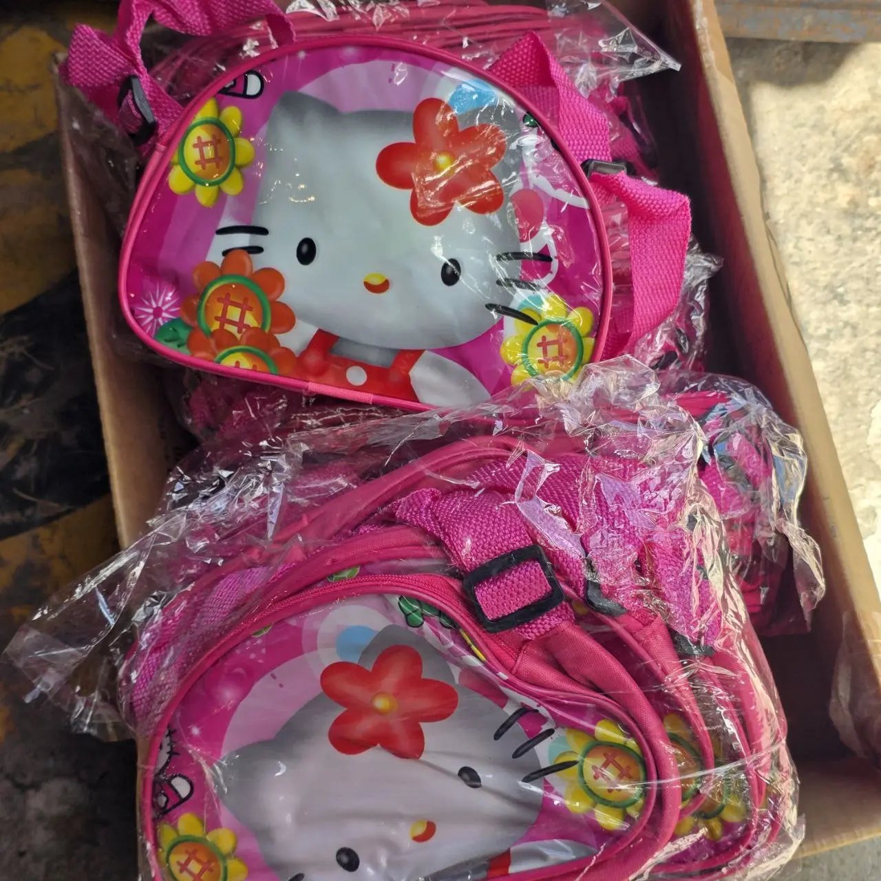 Carteras infantiles con diseño Hello Kitty
