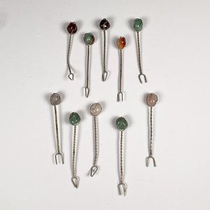 Lote siguiente: Diez Pinchos Decorativos con Piedras Ágata y Metal