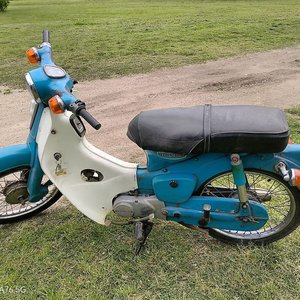 Lote siguiente: Moto Honda 70 Clásica Azul y Blanca