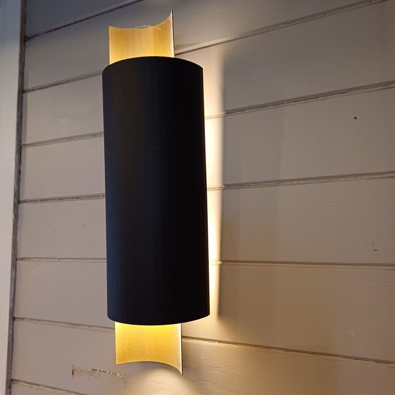 Luminarias de metal con iluminación en pared - imagen 4