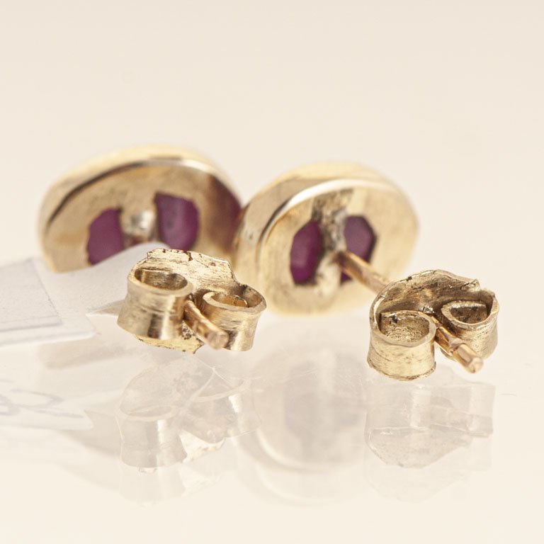 Par de aretes de oro con rubíes - imagen 2