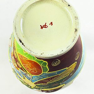 Florero Oriental de Porcelana con Figuras y Motivos Tradicionales - imagen 4