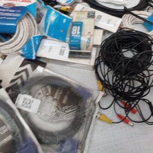 Lote de diferentes cargadores y cables . - imagen 5