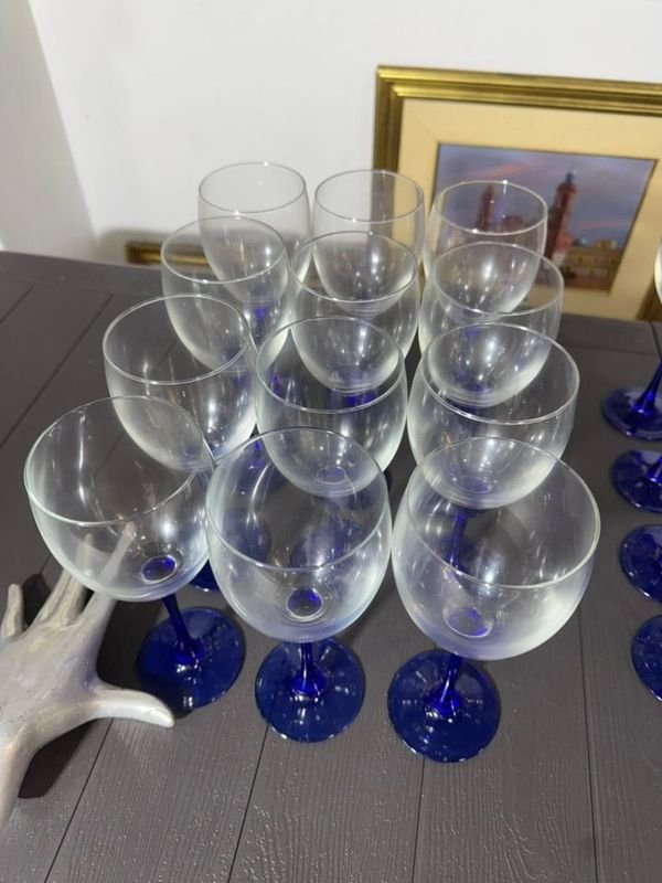 Crystal Cups Set with Ceramic Hand Sculptures - imagen 4