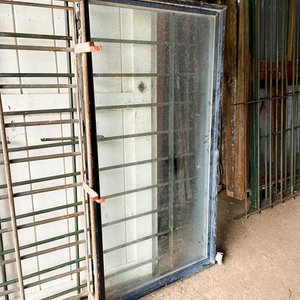 Ventana Fija Aluminio y Vidrio con Reja Metálica - imagen 4