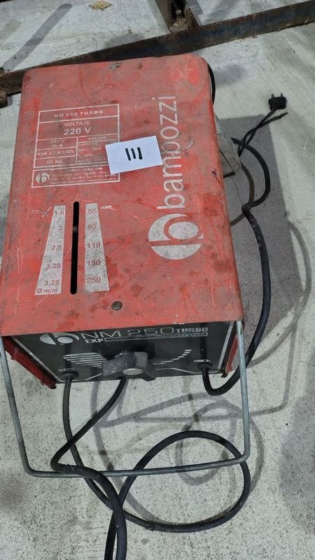 Maquina de Electro Soldar con Cable de Poder y Sistema de Gestión de Cables - imagen 4