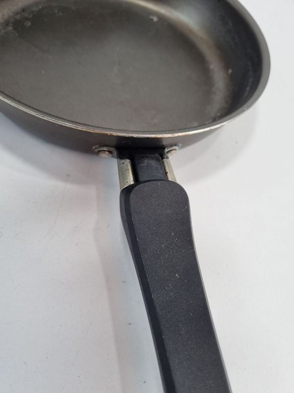 Sartenes y Olla Hervidora en Buen Estado - imagen 3