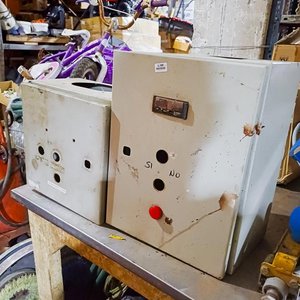 Lote siguiente: 3 Tableros Eléctricos Metálicos Diferentes